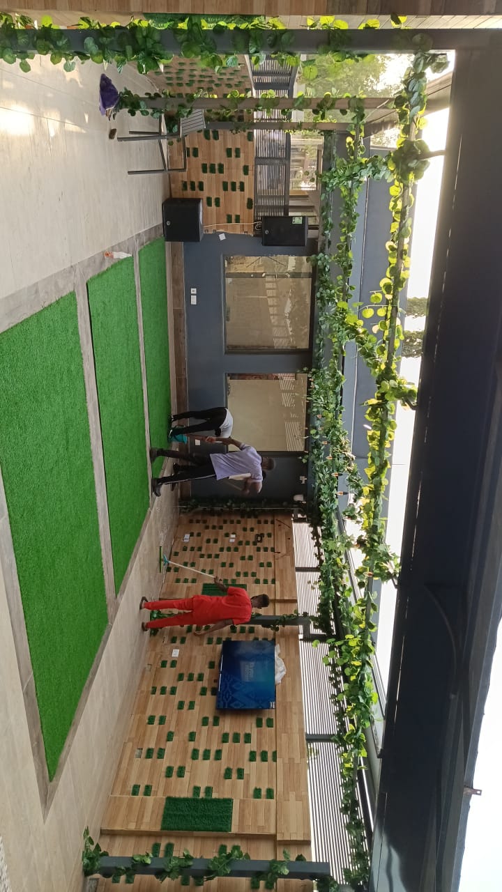 Hotel retractable roof installation