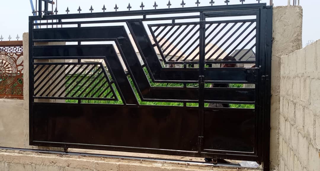 Commercial venue shade installation