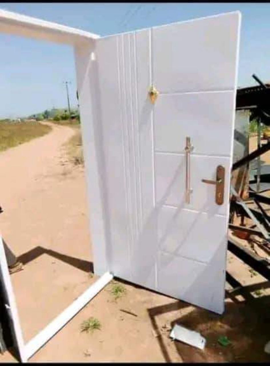 Battery Bank Setup — Lagos · 2025